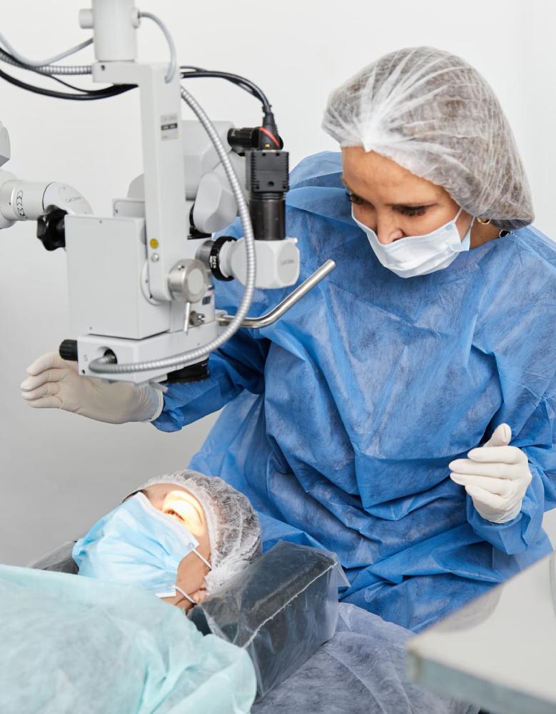 Médicos oftalmólogos especialistas en cirugías refractivas de ojos en Cyco Lanús, Buenos Aires